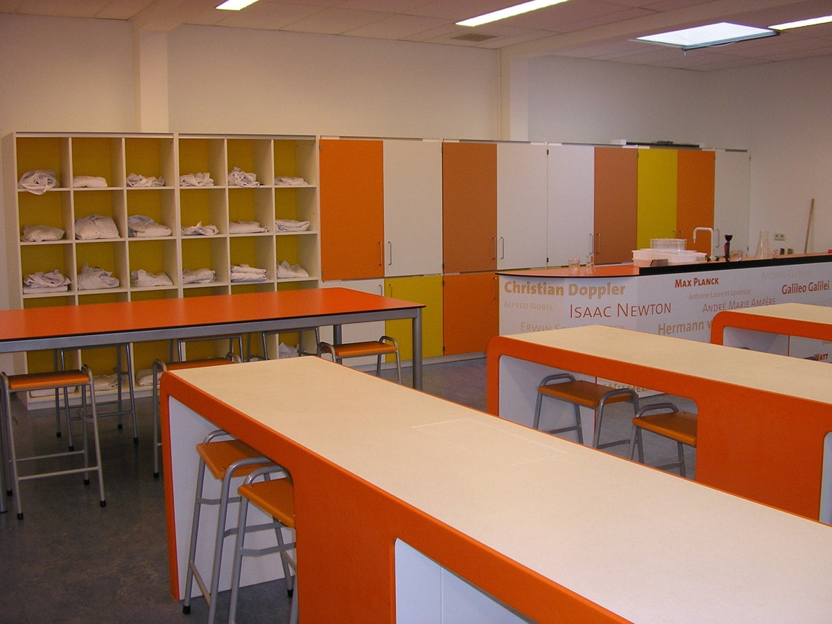 Solid Surface, epoxyhars of Trespa: een afweging voor lab werkbladen op scholen